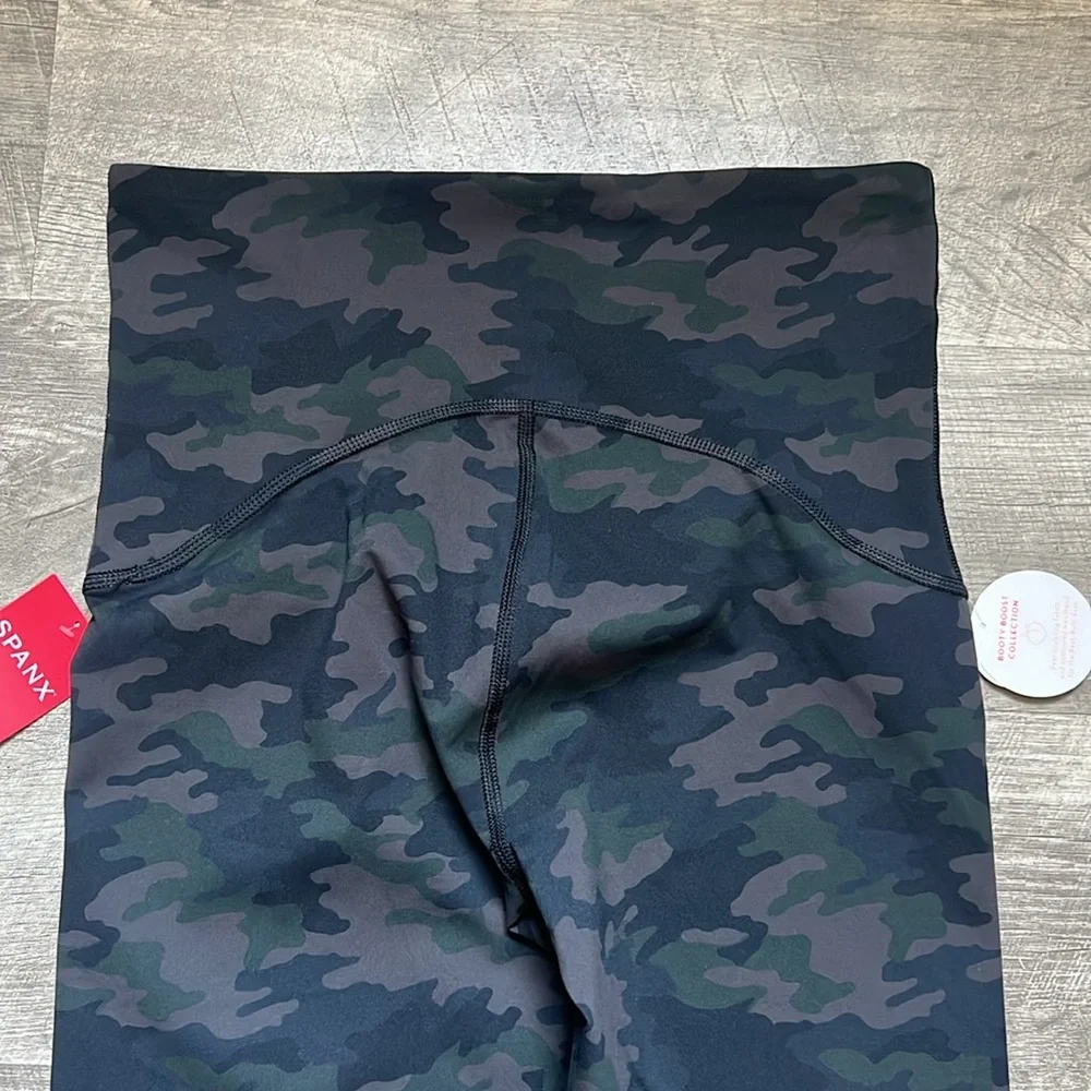 #235. NWT. SPANX Booty Boost 7/8 Printed Camo Leggings - Picture 9 of 13